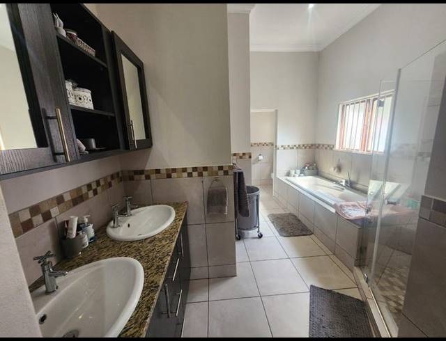 4 BEDROOM HOUSE FOR SALE IN ZAMBEZI COUNTRY ESTATE